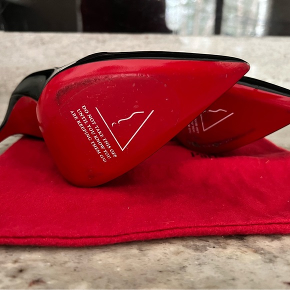 Like new Christian Louboutin 35.5 - Picture 2 of 7